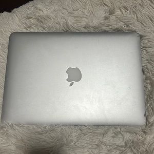 Macbook air (4 years old)